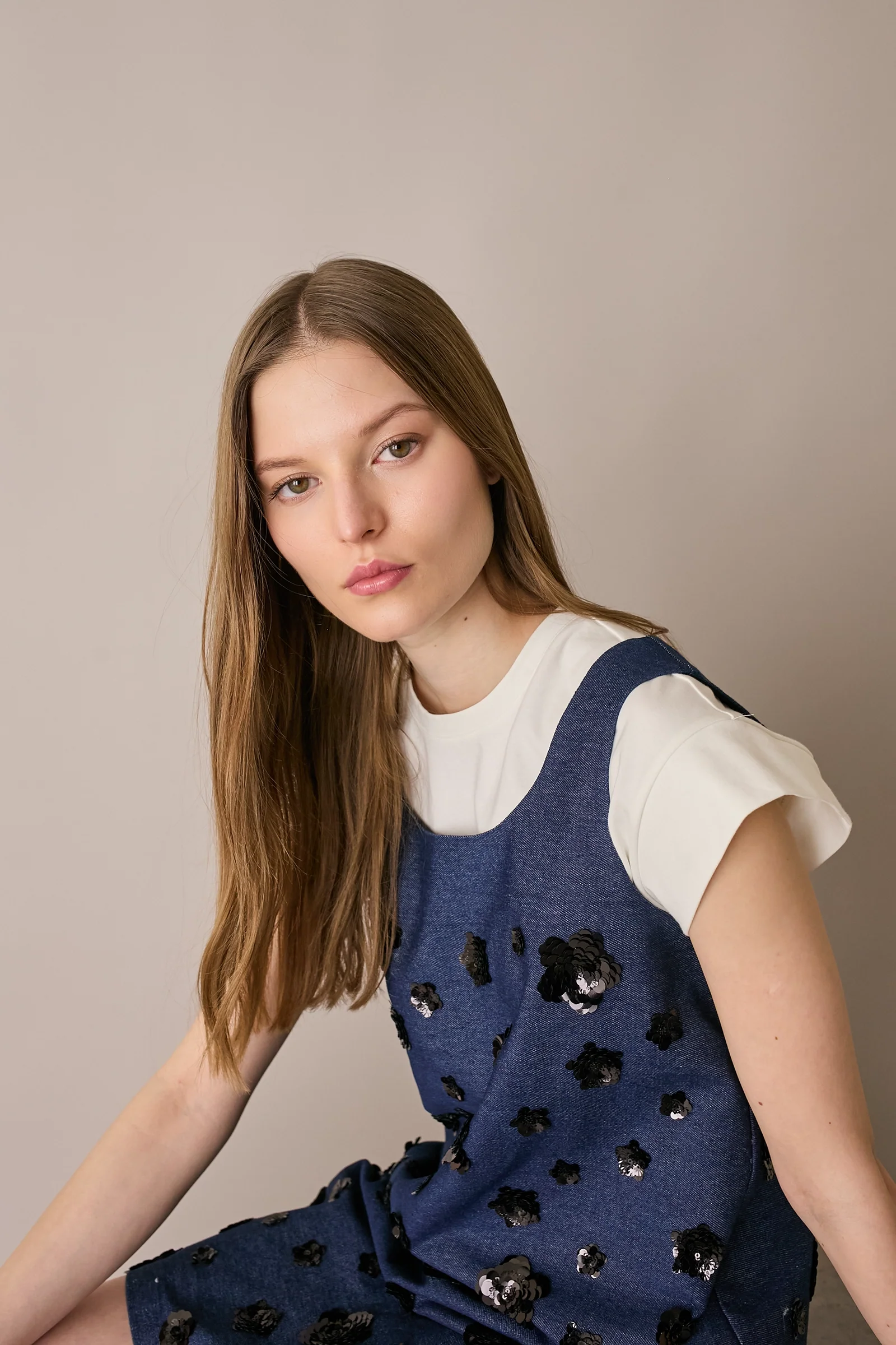 Abito in denim con ricami paillettes - Image 5