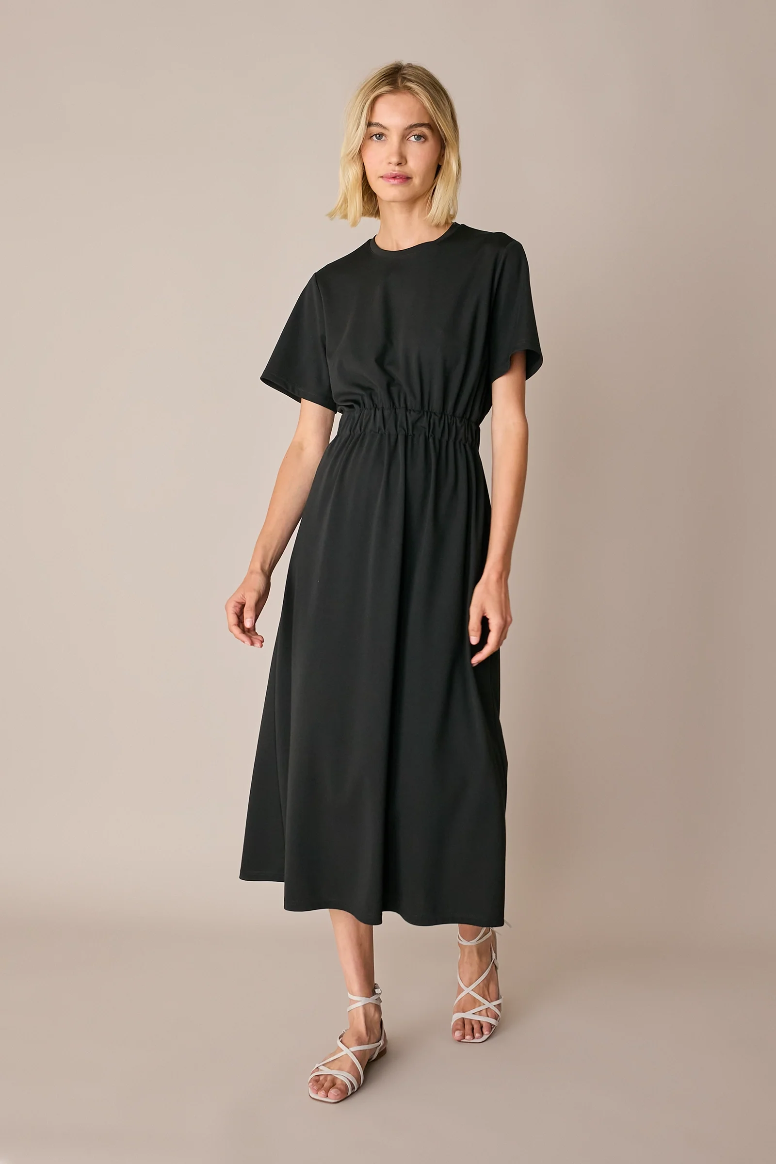 Abito T-shirt con cut-out sul retro - Image 3