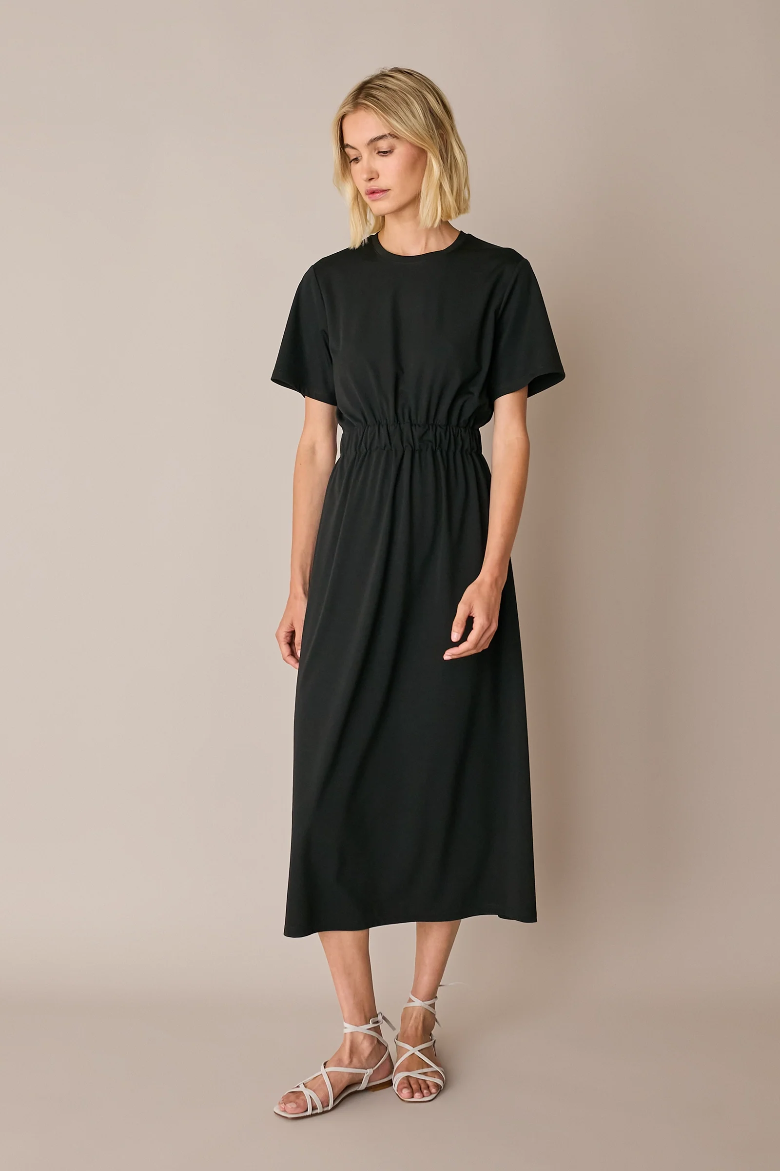 Abito T-shirt con cut-out sul retro - Image 5