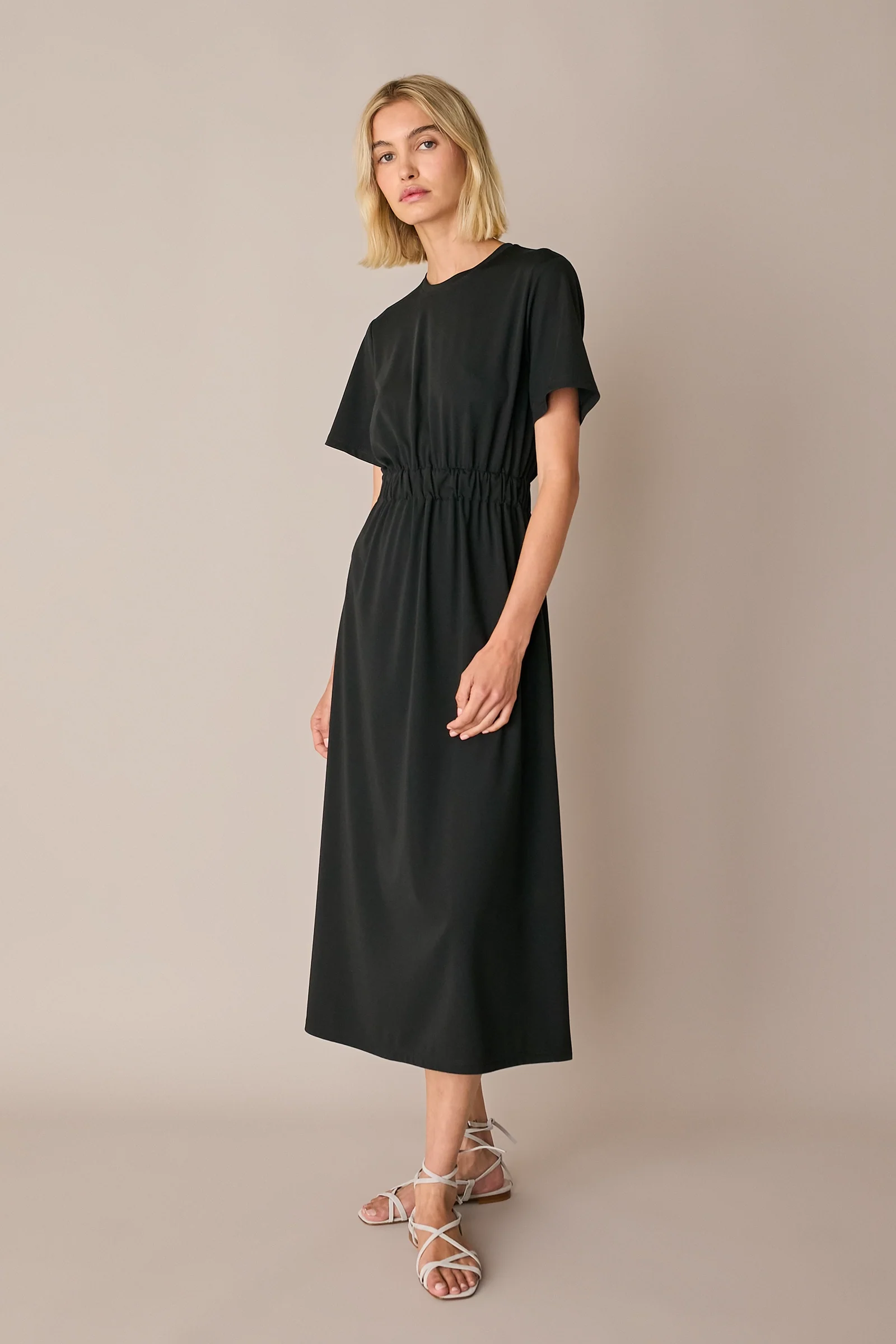 Abito T-shirt con cut-out sul retro - Image 6