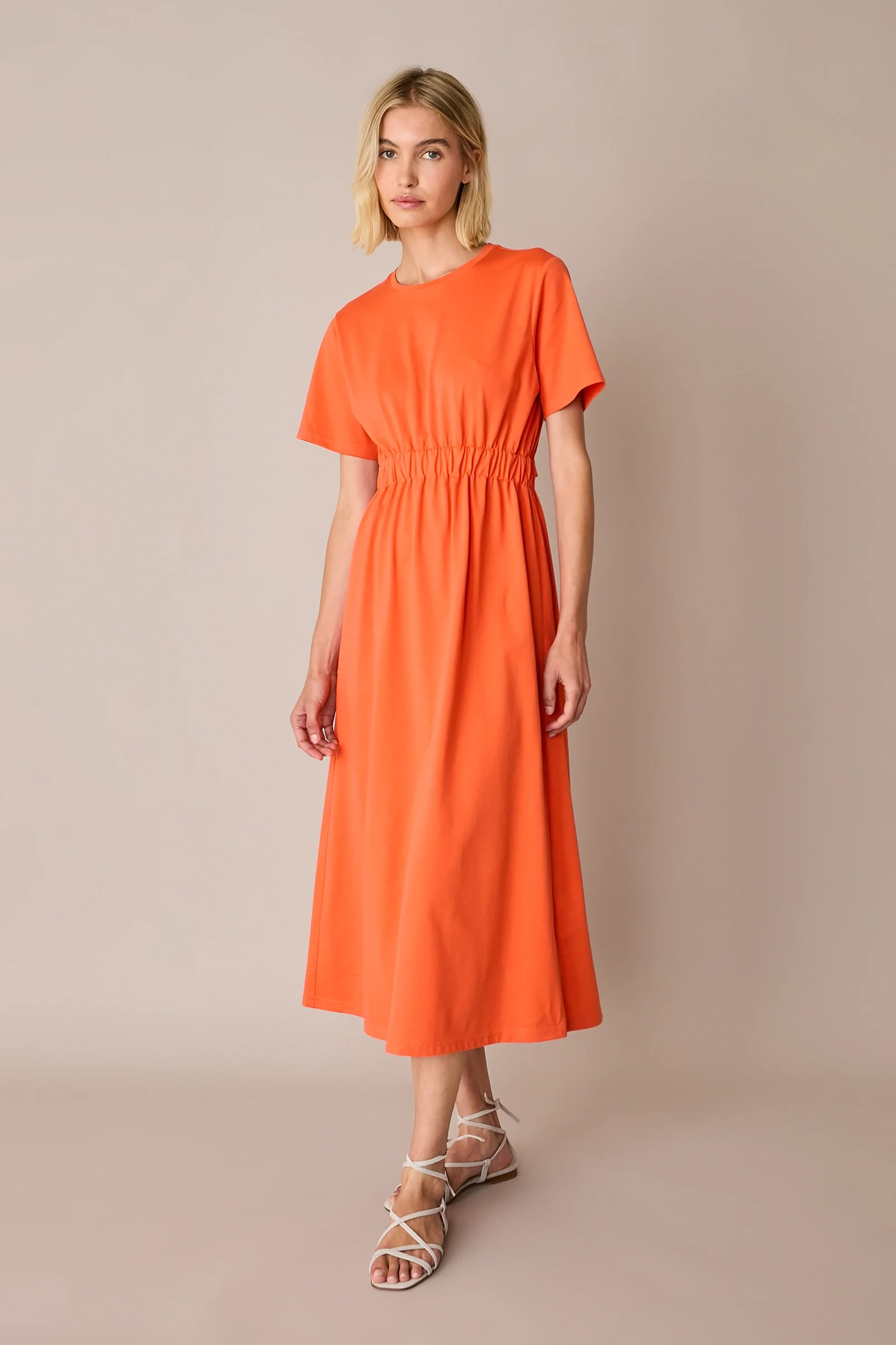Abito T-shirt in cotone con cut-out sul retro - Image 5