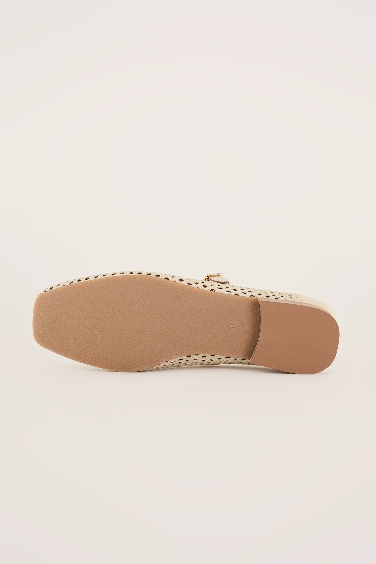 Ballerine in pelle traforata con cinturino - Image 10