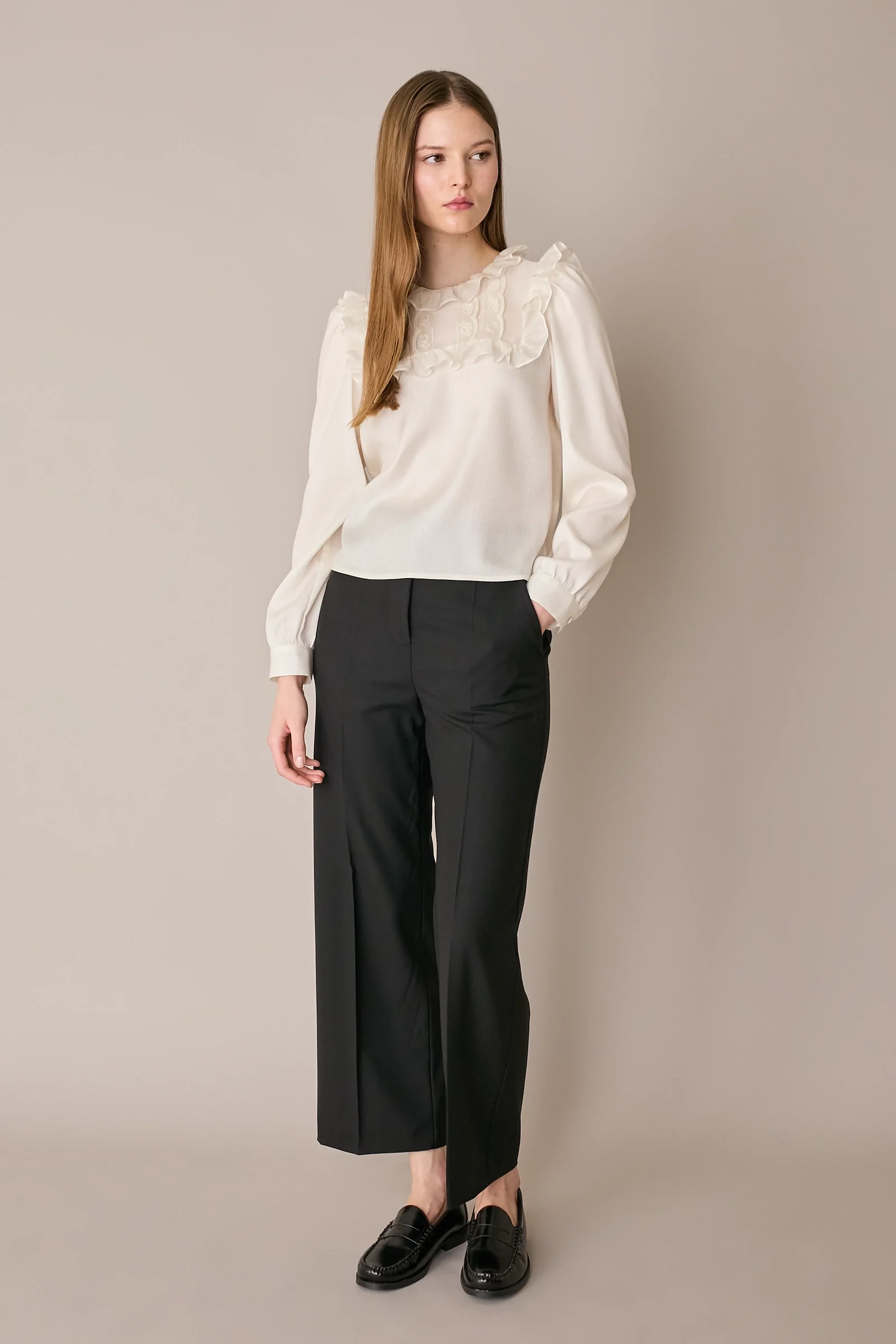 Blusa in organza di seta con pizzo e volant - Image 3