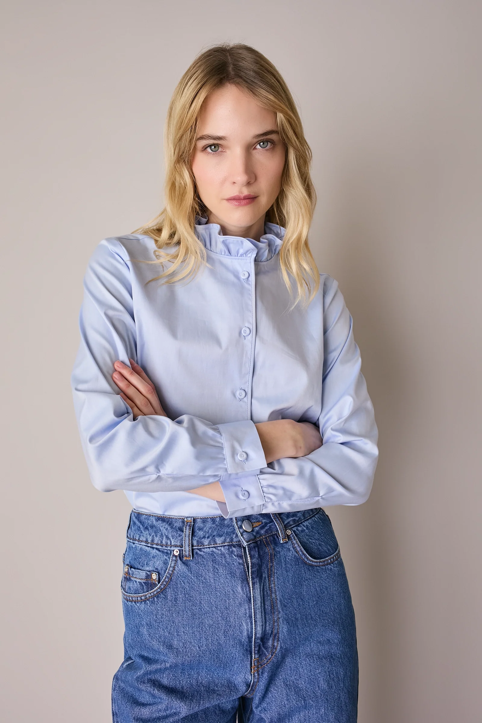 Camicia con colletto volant e profili a contrasto - Image 19