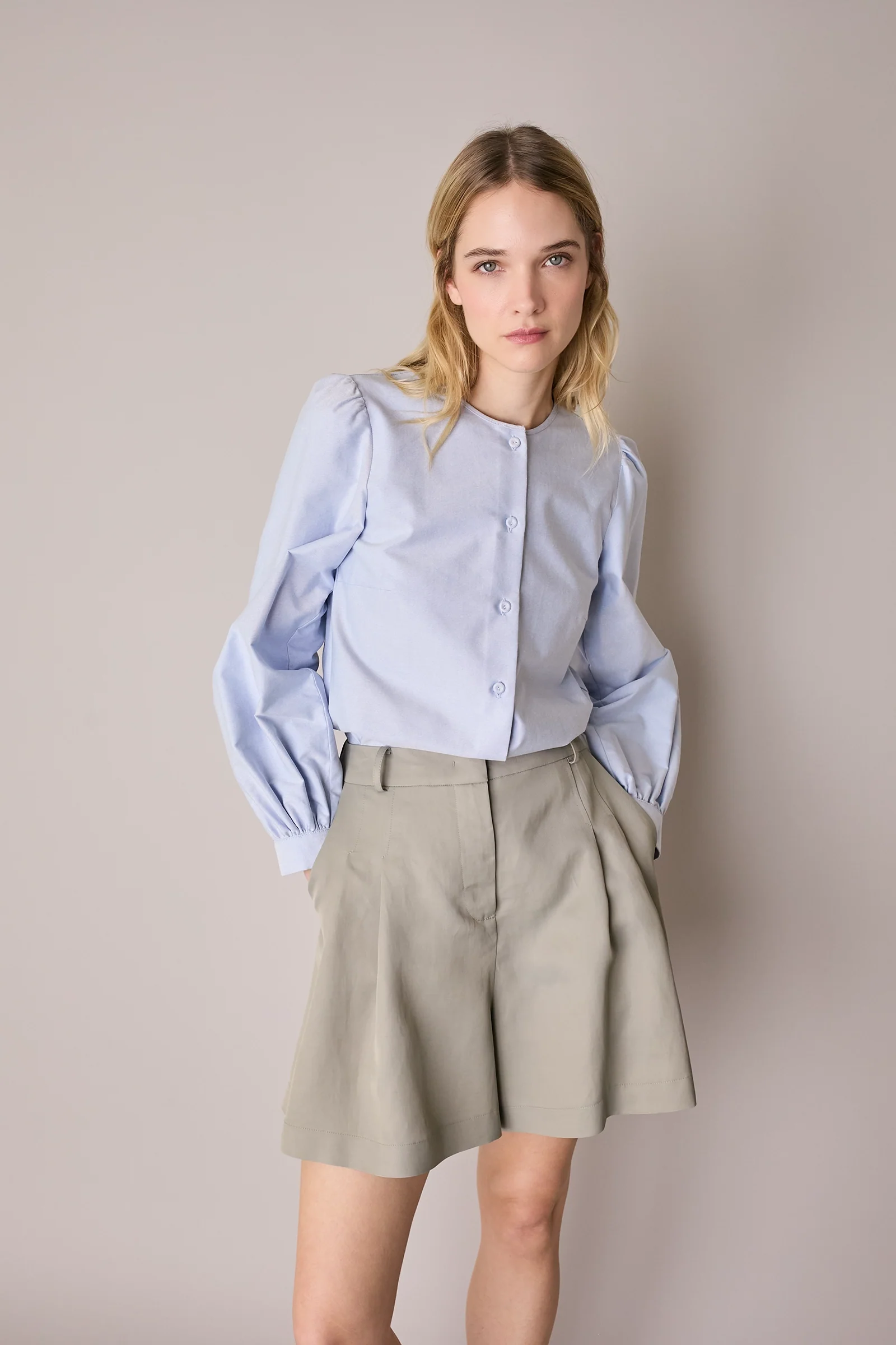 Camicia girocollo con maniche a sbuffo - Image 3