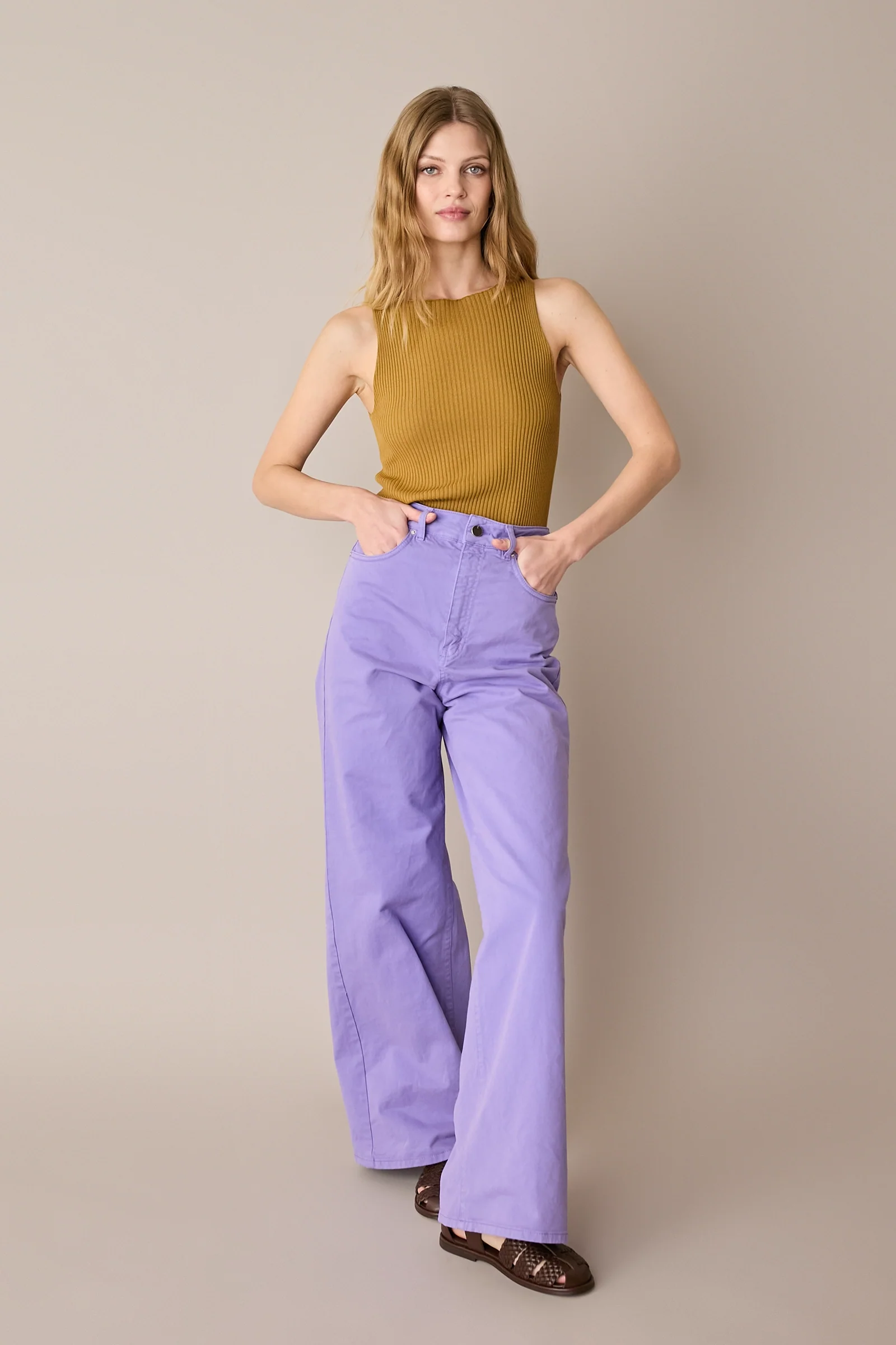Top a costine con scollo a barchetta - Image 3