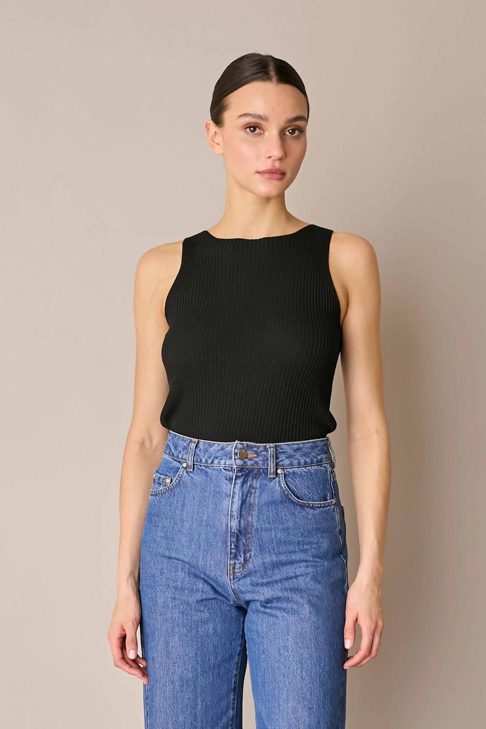 Top a costine con scollo a barchetta - Image 5