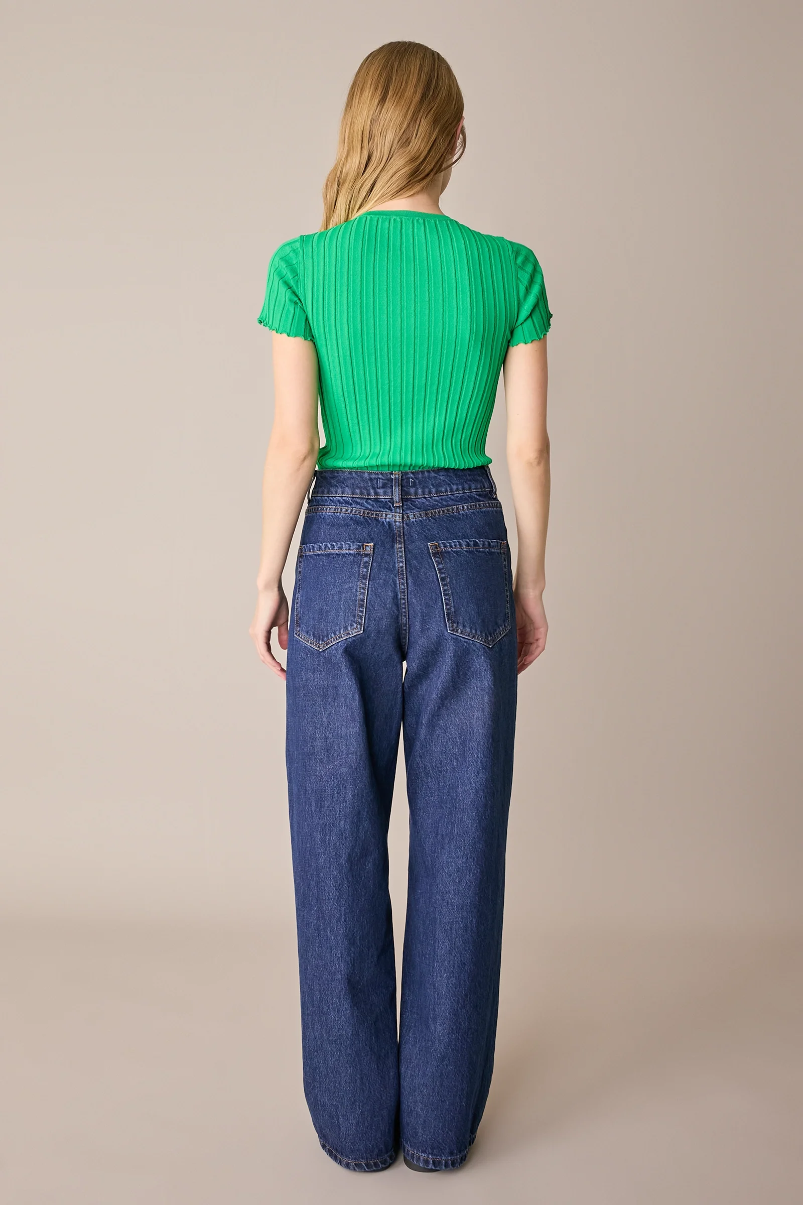 Maglia a costine con bordi arricciati - Image 10
