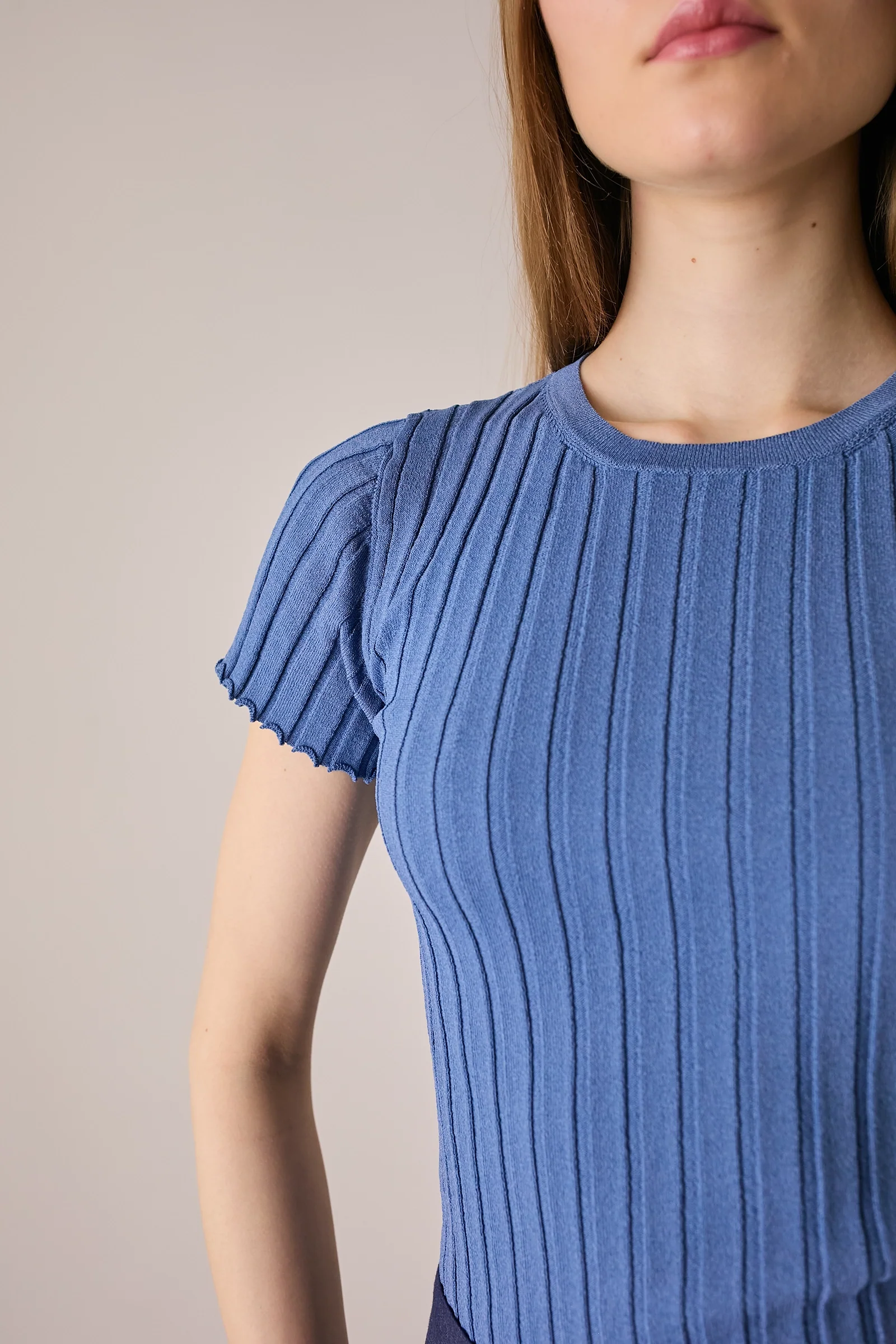 Maglia a costine con bordi arricciati - Image 22