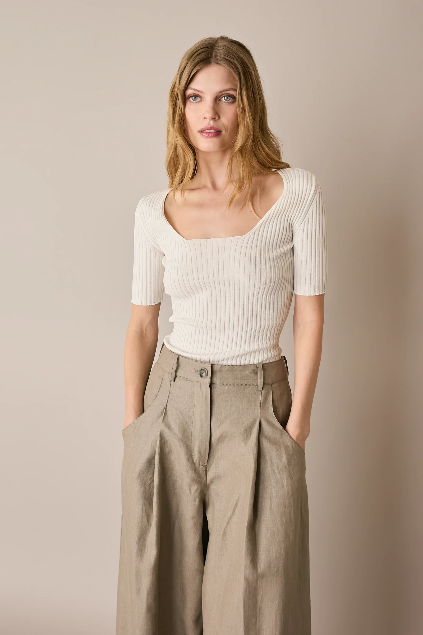 Maglia a costine con scollo quadrato - Image 10