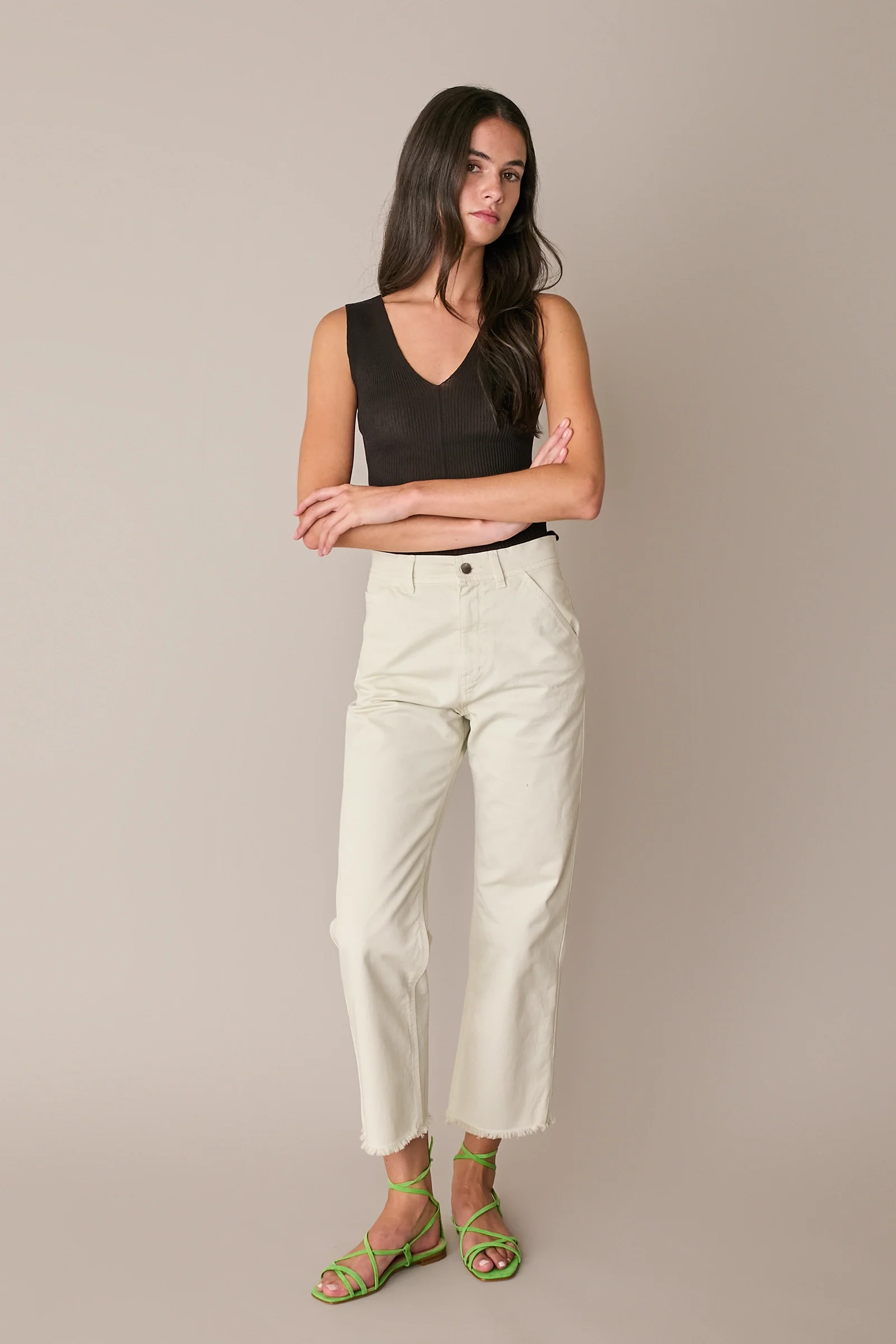 Pantaloni con fondo sfrangiato