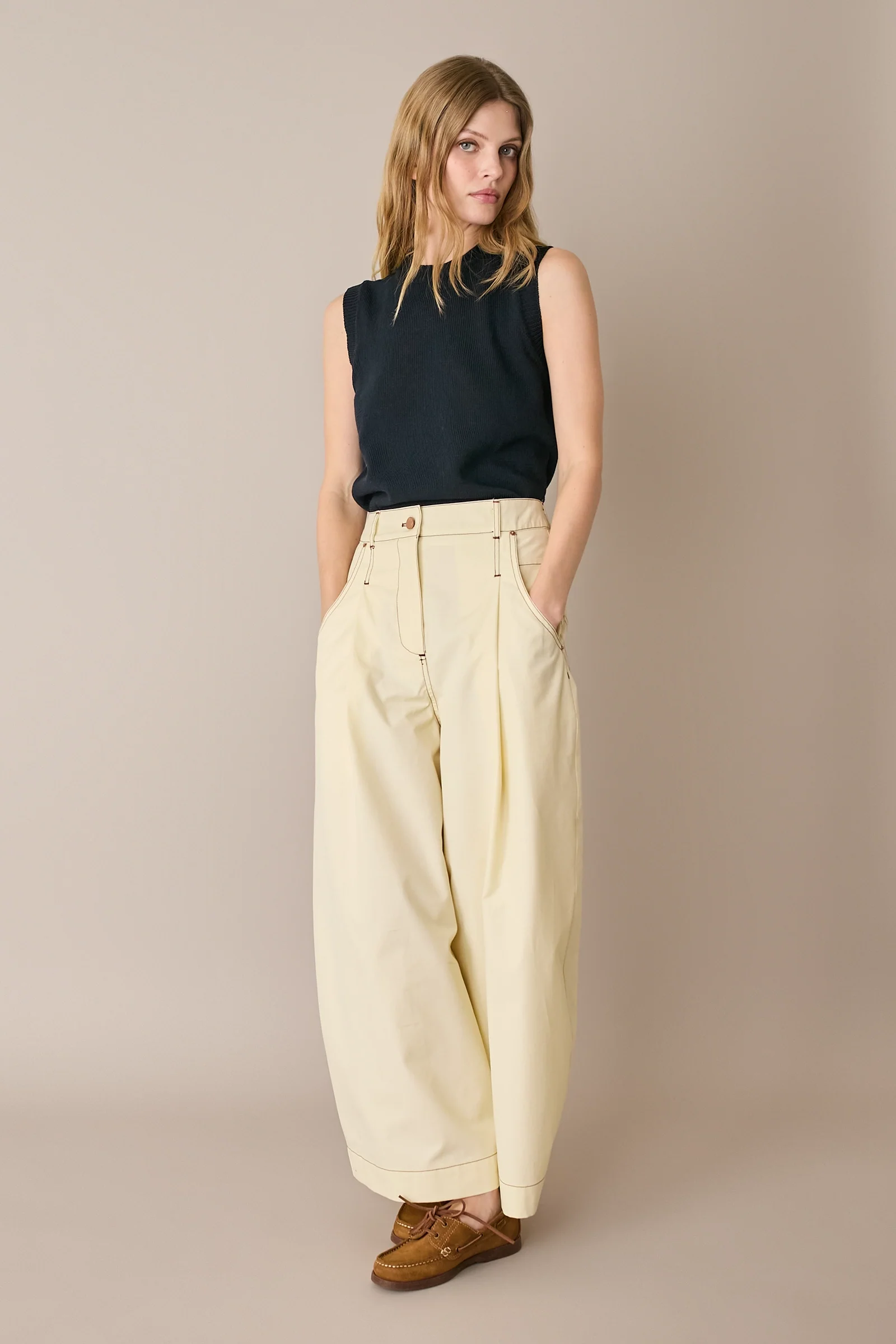 Pantaloni con impunture a contrasto – Everyday Wear - Image 10