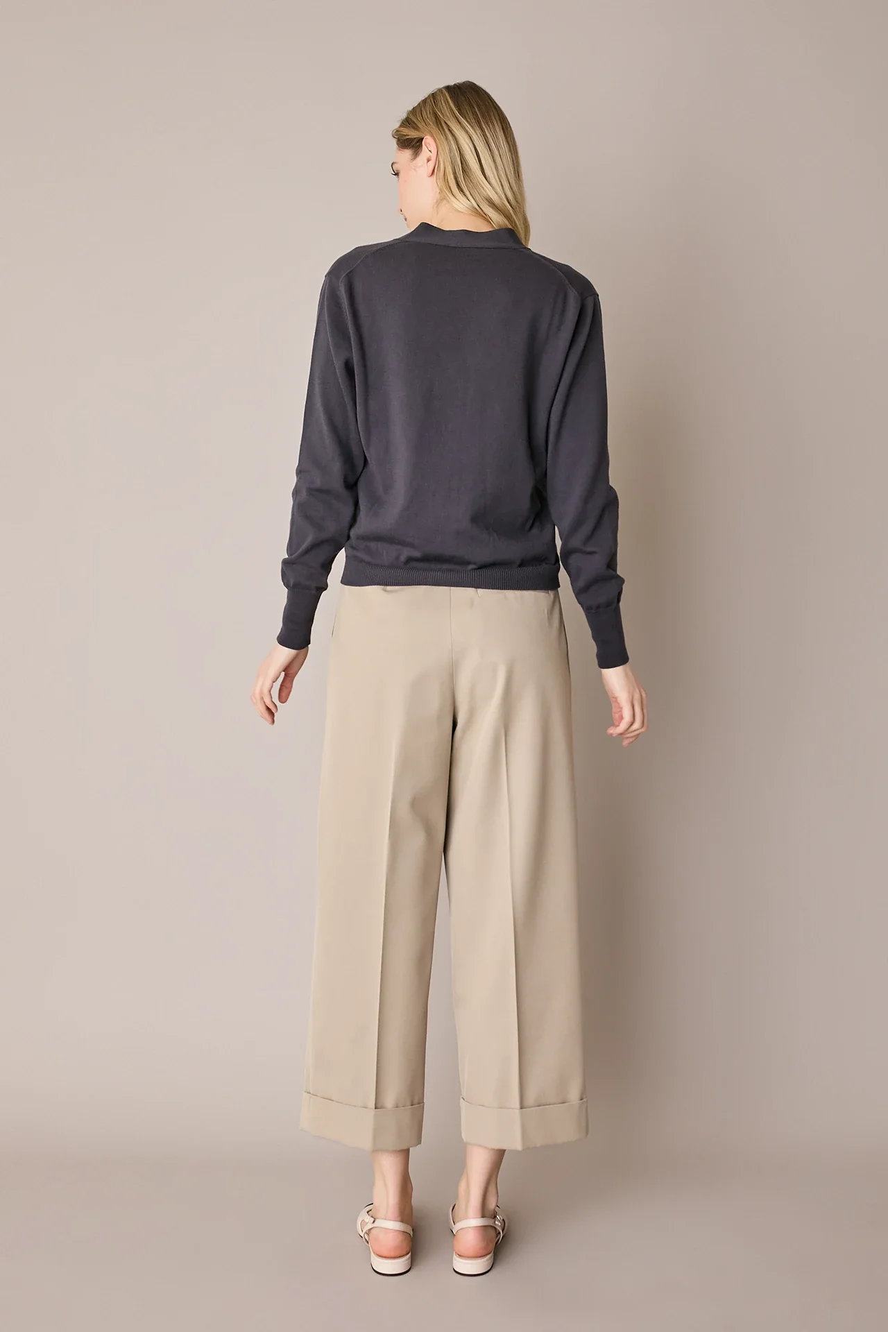 Pantaloni con piega e risvolto - Image 10