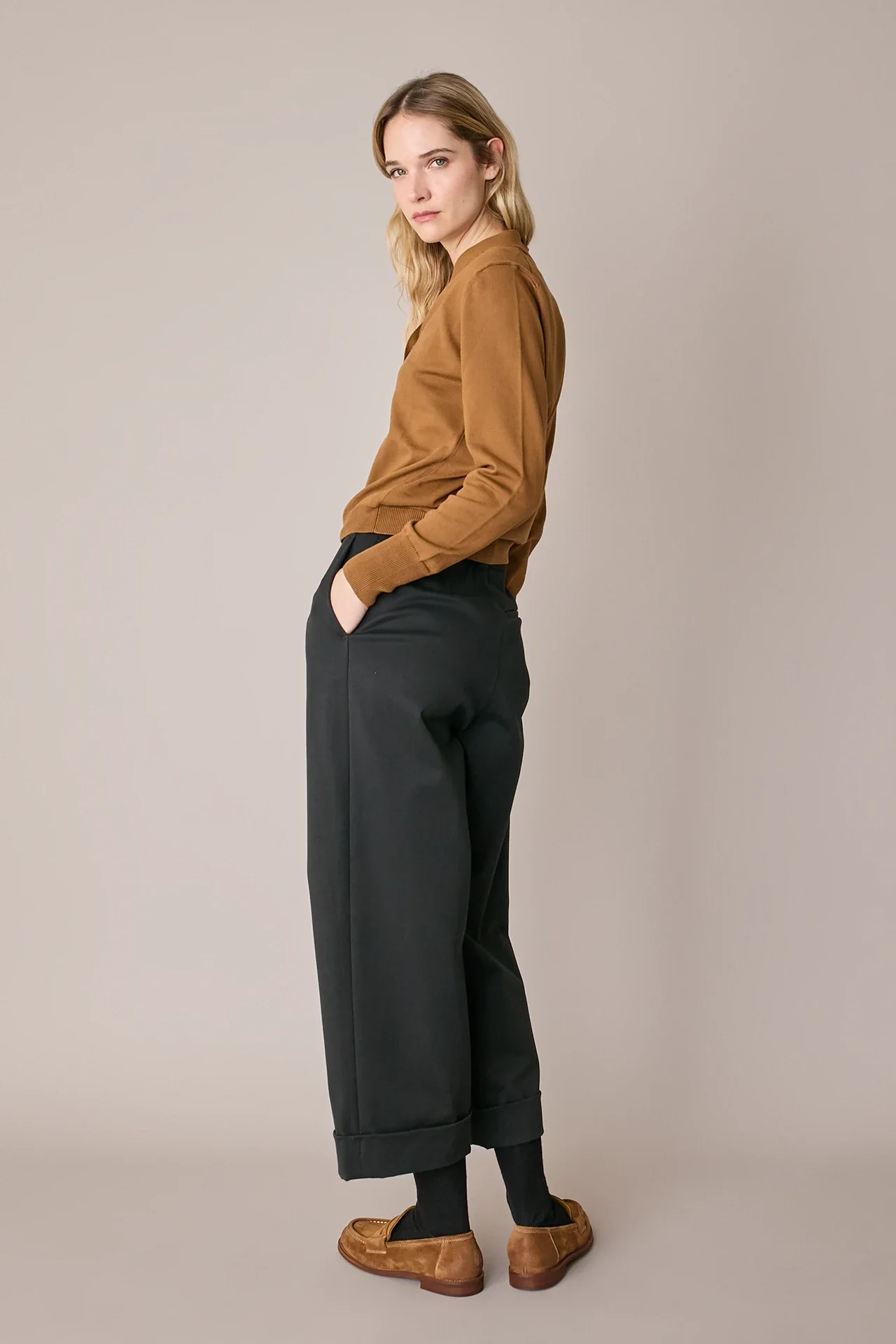 Pantaloni con piega e risvolto - Image 5
