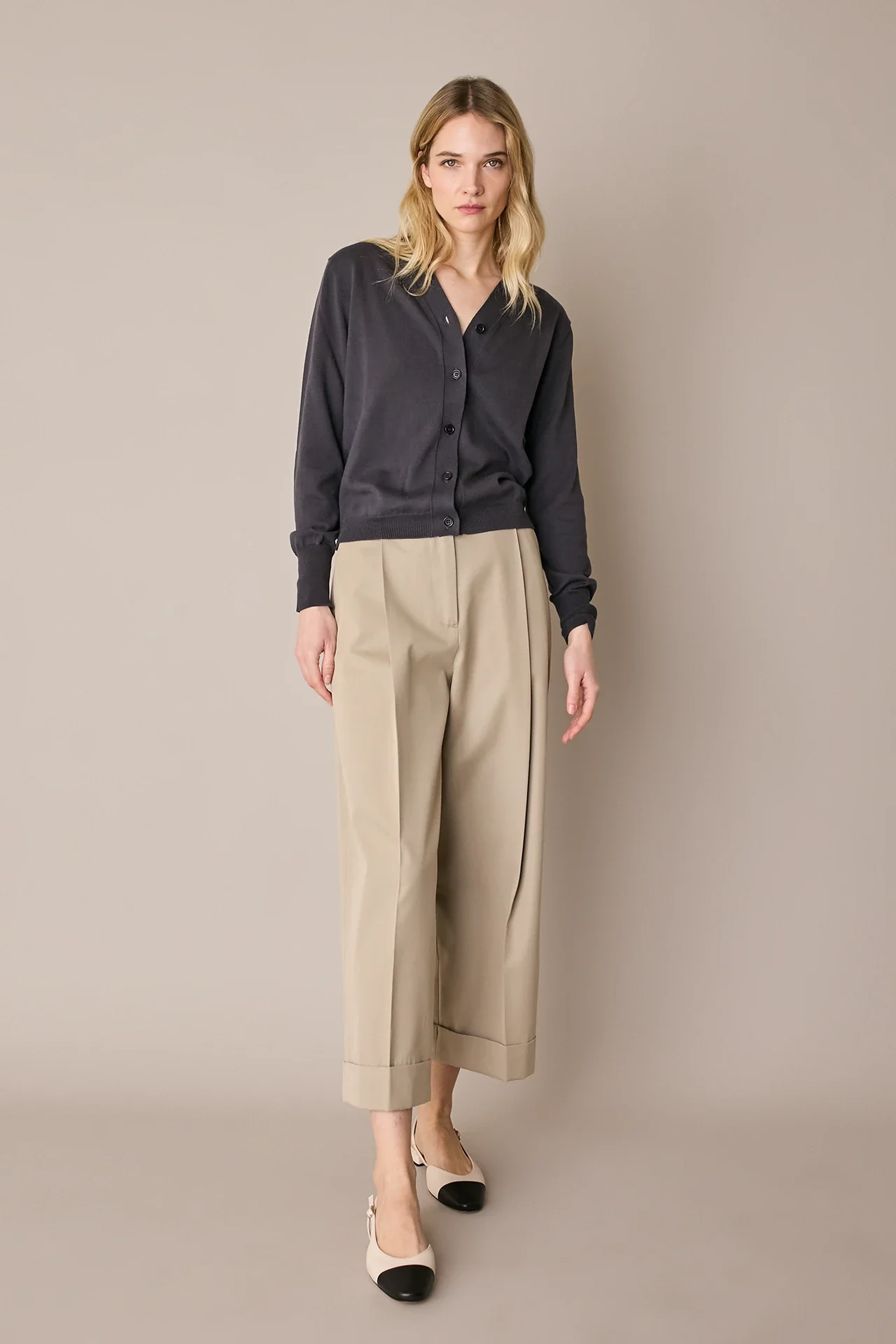 Pantaloni con piega e risvolto - Image 8