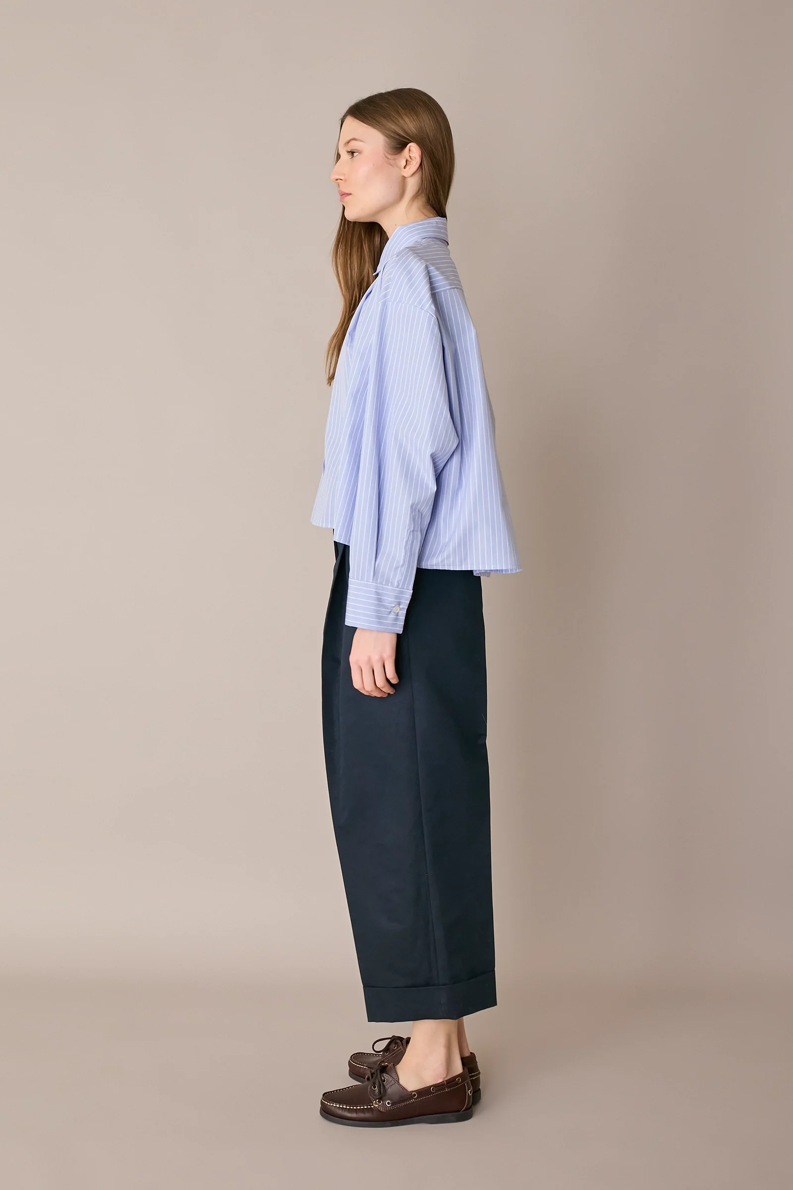 Pantaloni in blend di lino con piega e risvolto - Image 7