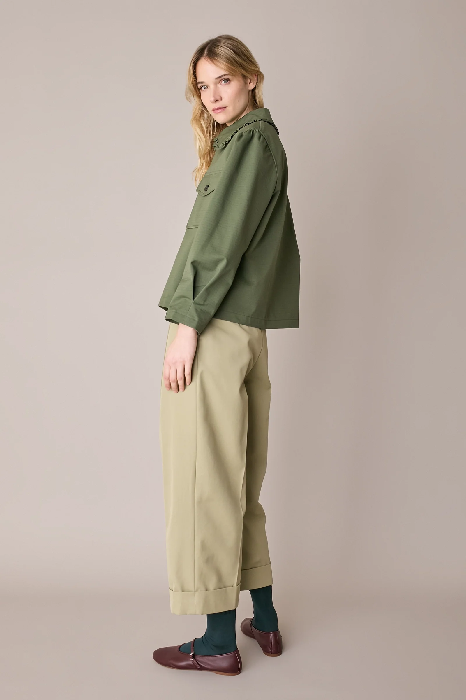 Pantaloni in cotone con piega e risvolto - Image 11
