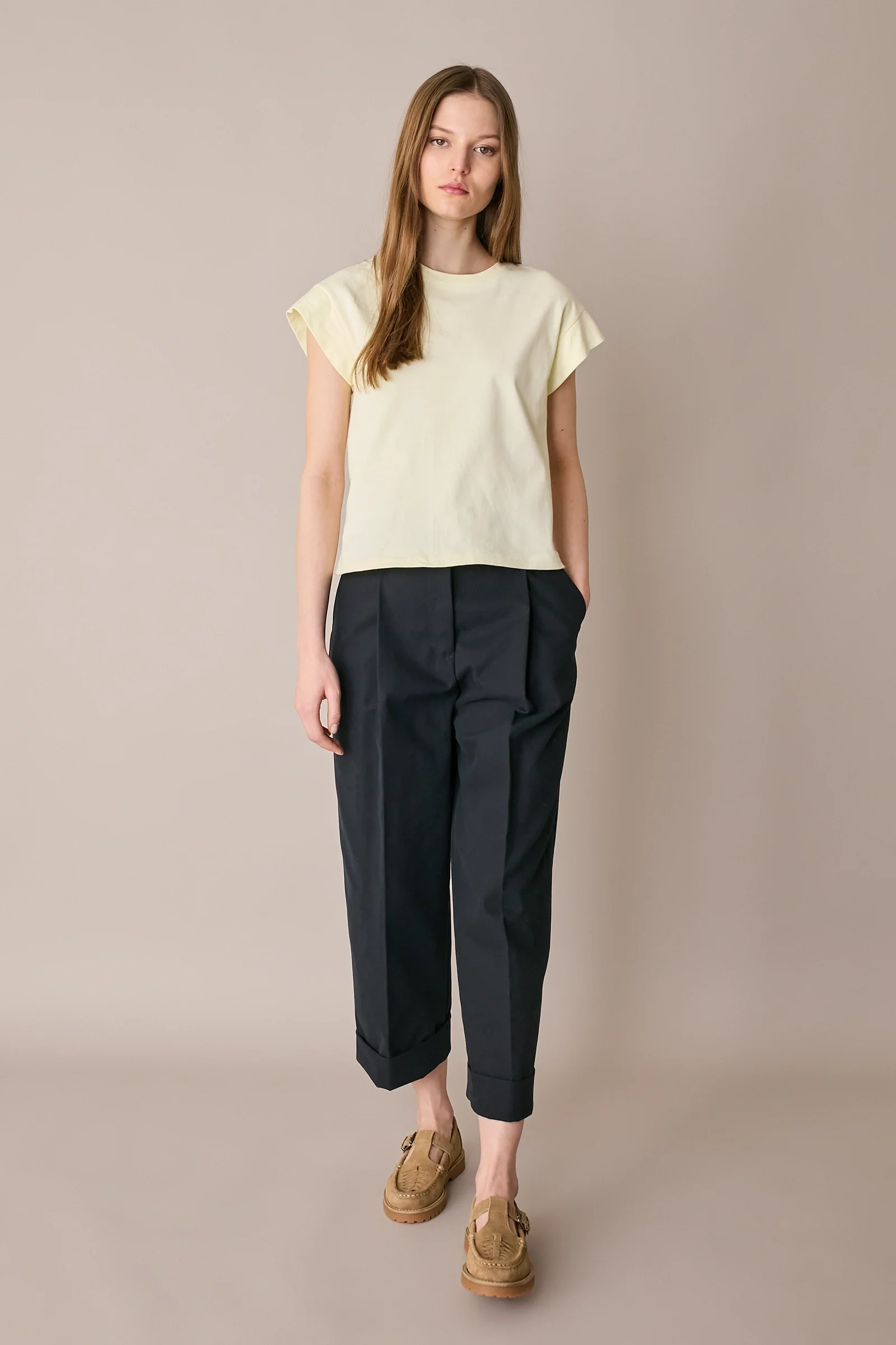 Pantaloni in cotone con piega e risvolto - Image 3
