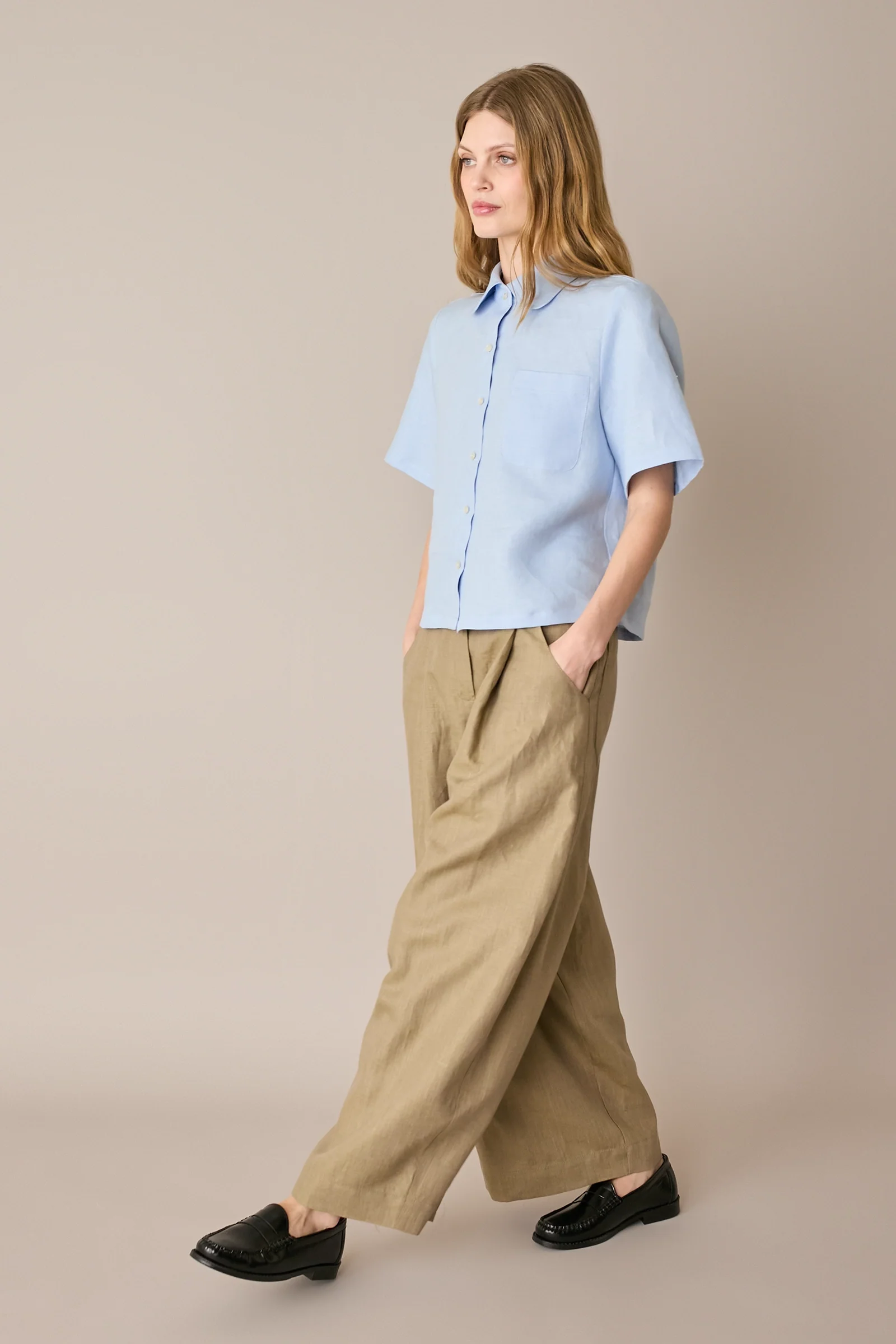 Pantaloni in lino con pinces - Image 8