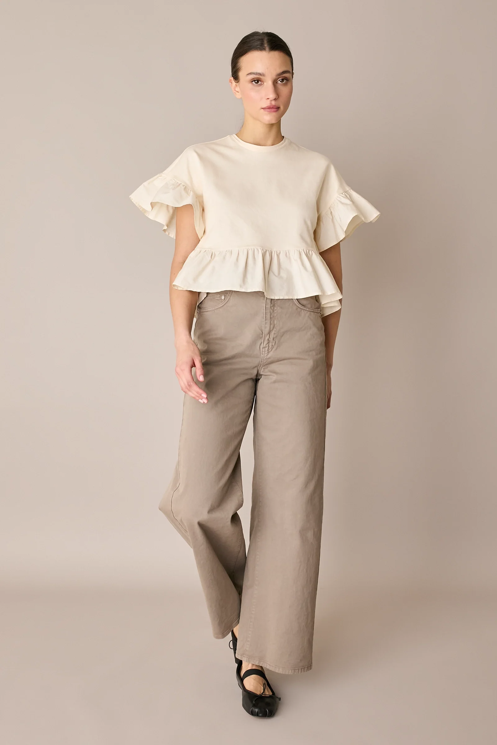 T-shirt con balze a contrasto - Image 2