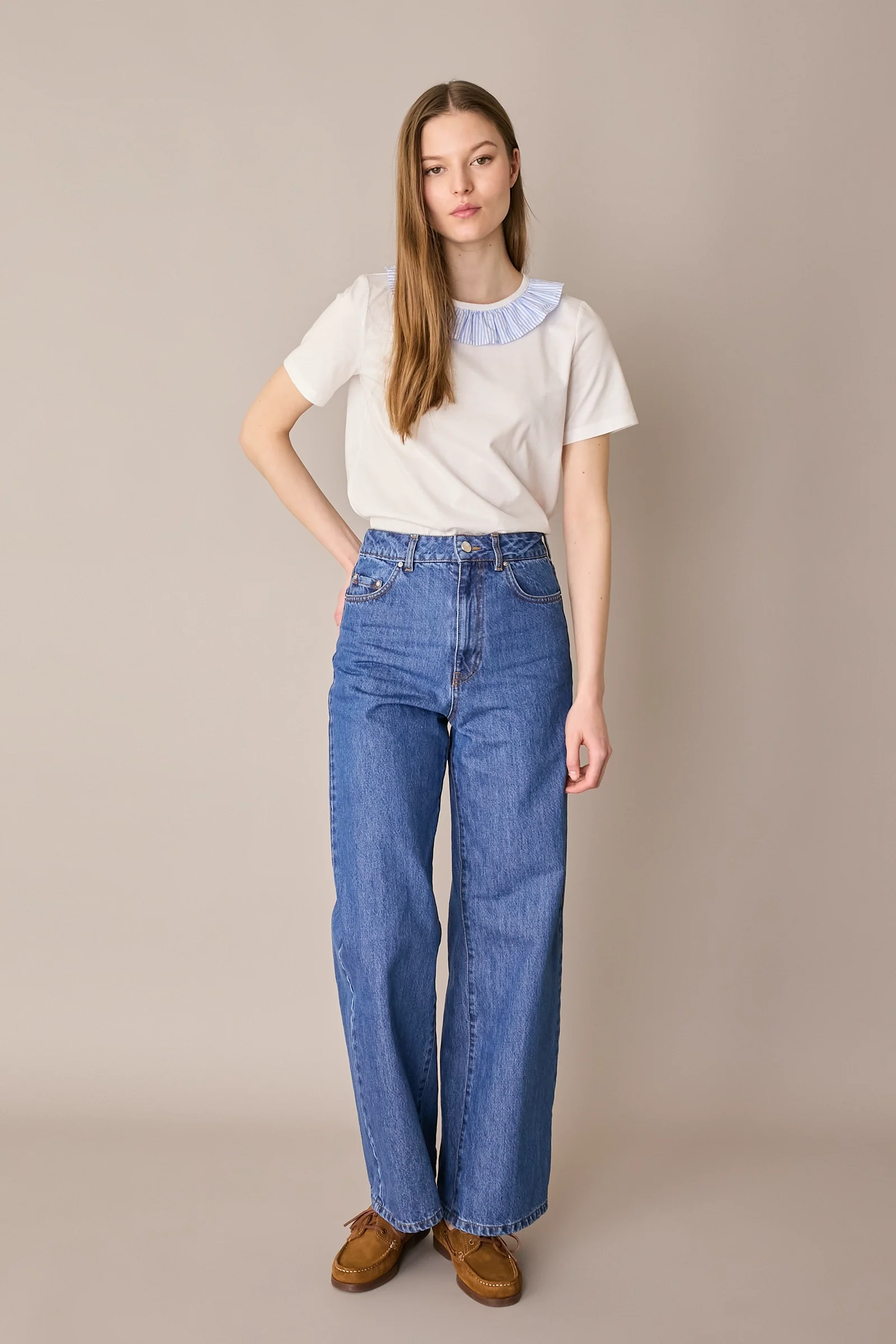 T-shirt con colletto volant - Image 7