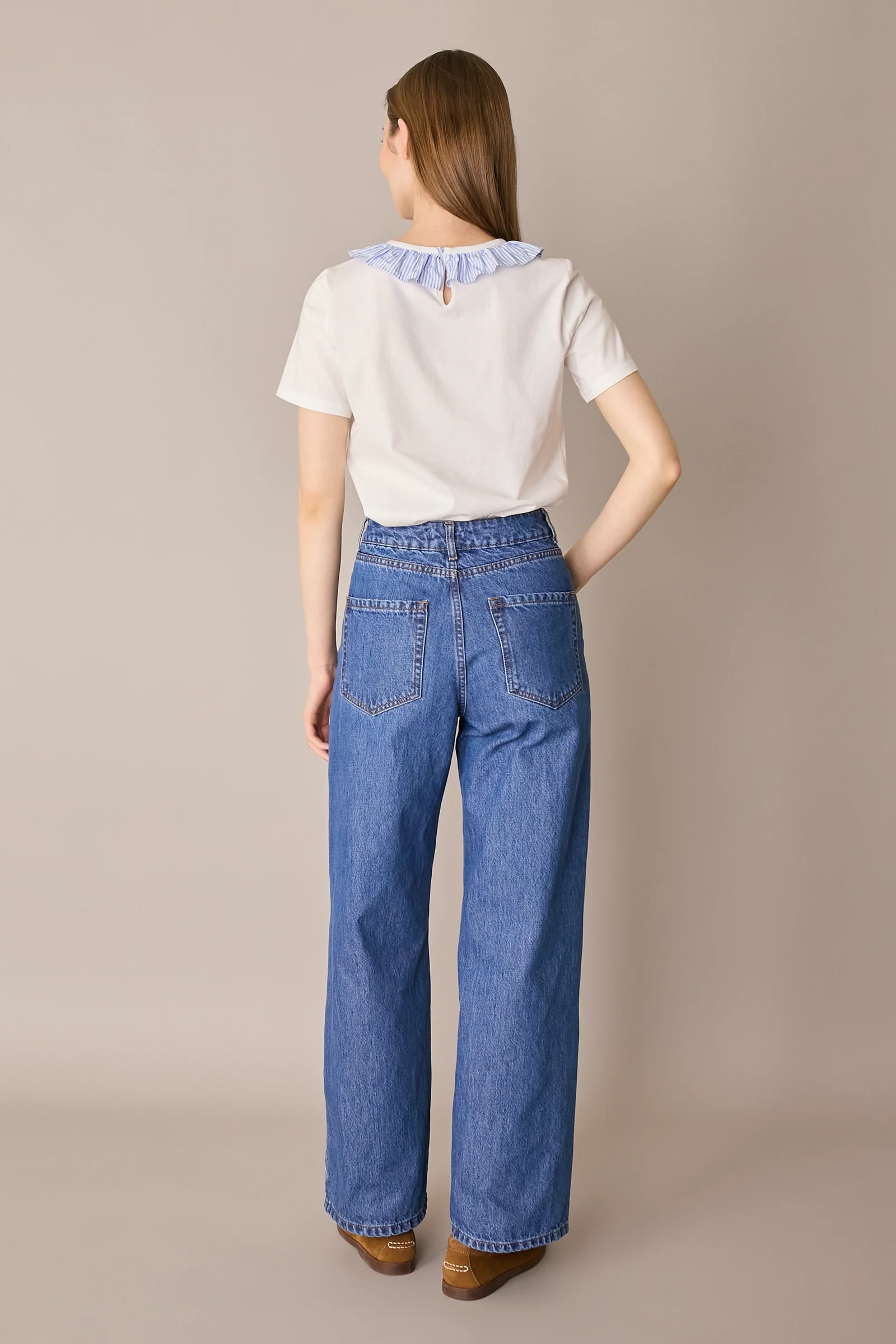 T-shirt con colletto volant - Image 8