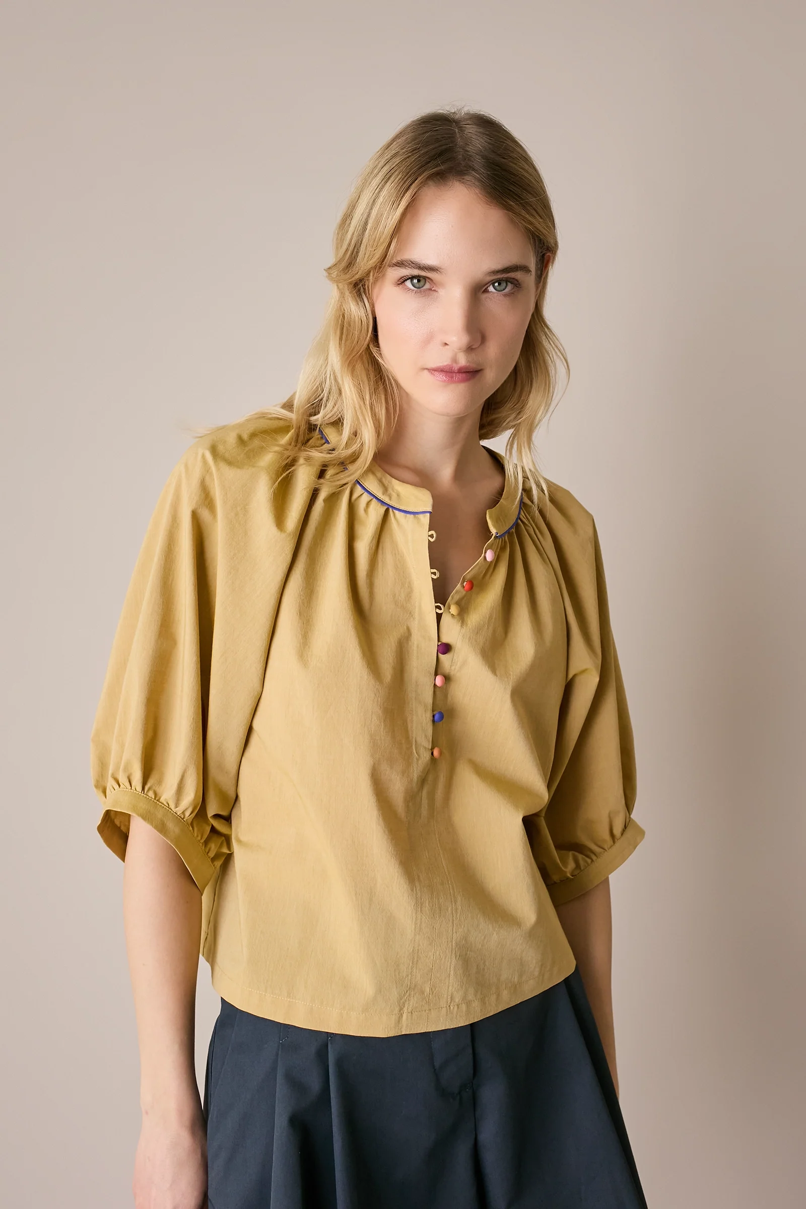 Top con bottoni rivestiti - Image 7