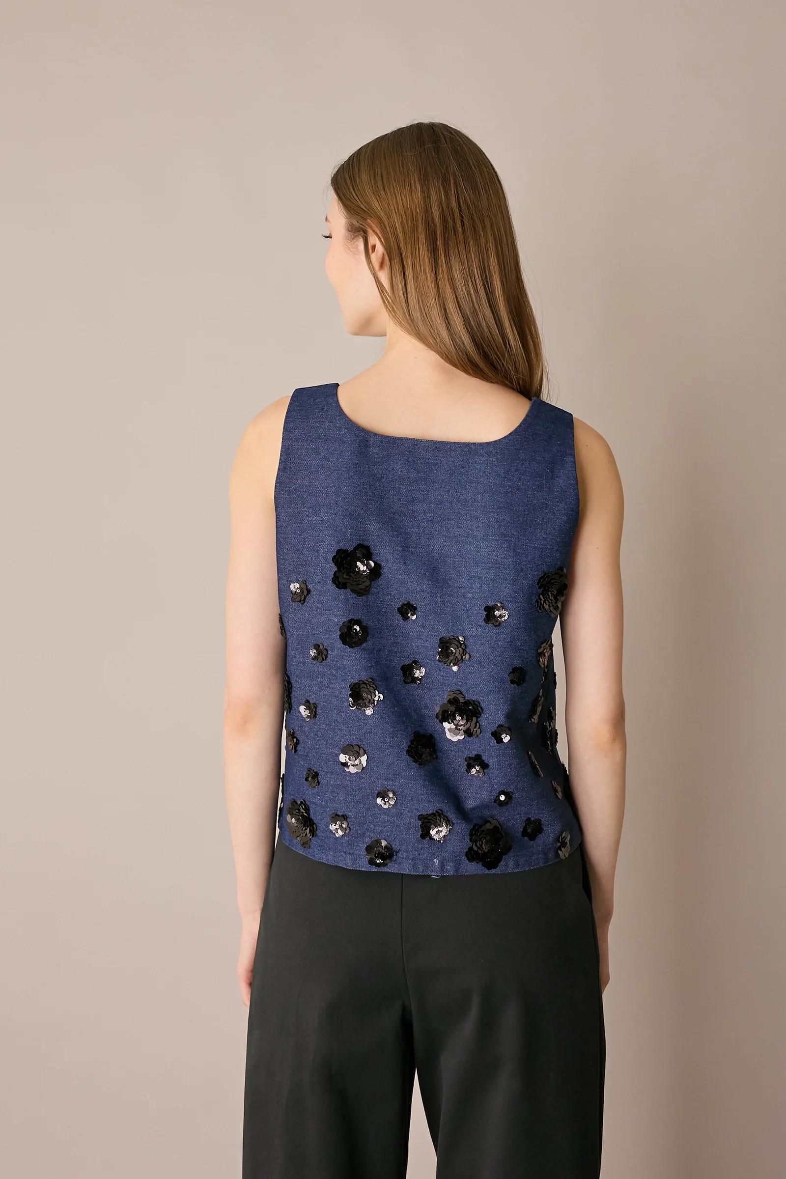 Top in denim con ricami paillettes - Image 5