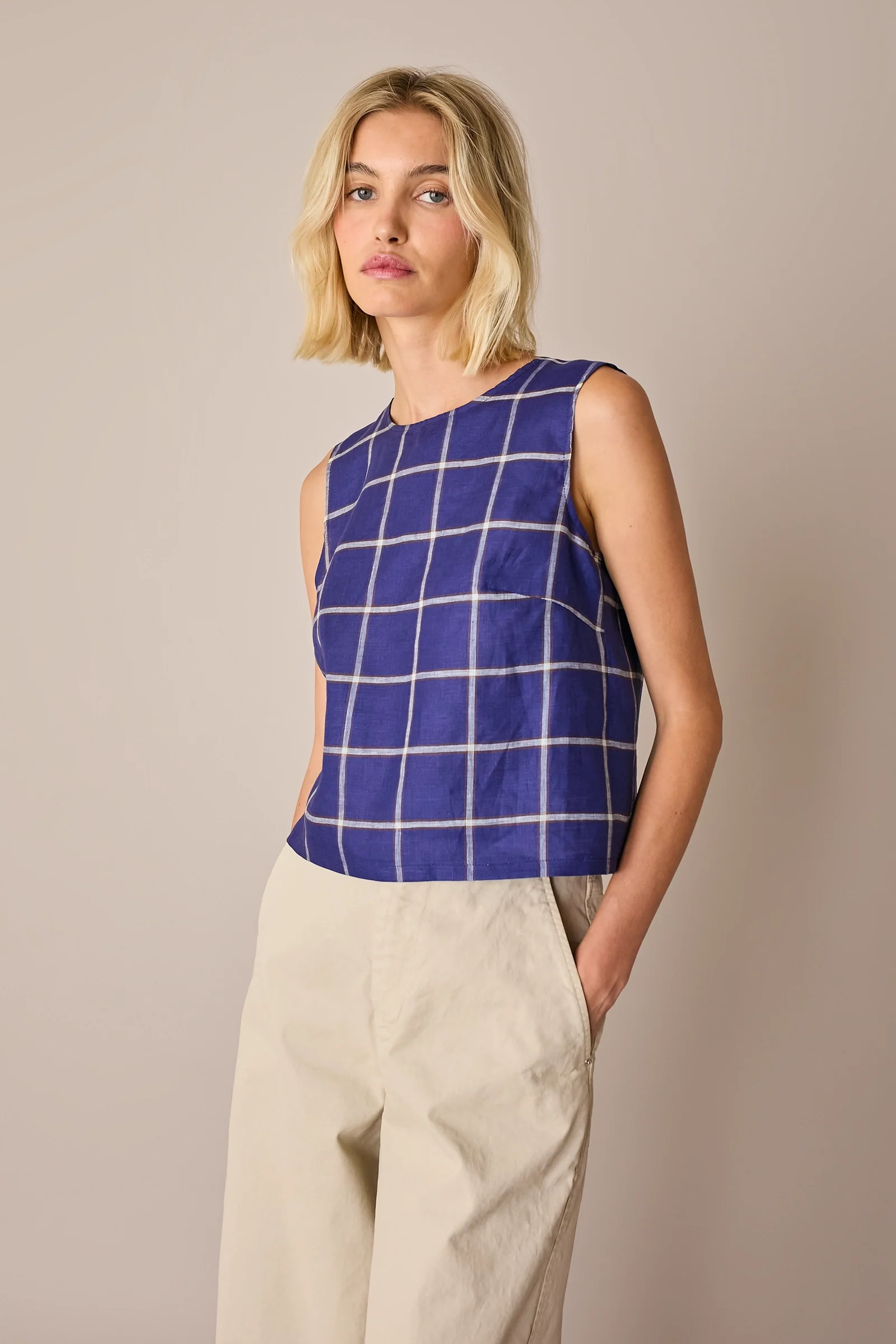 Top in lino a quadri