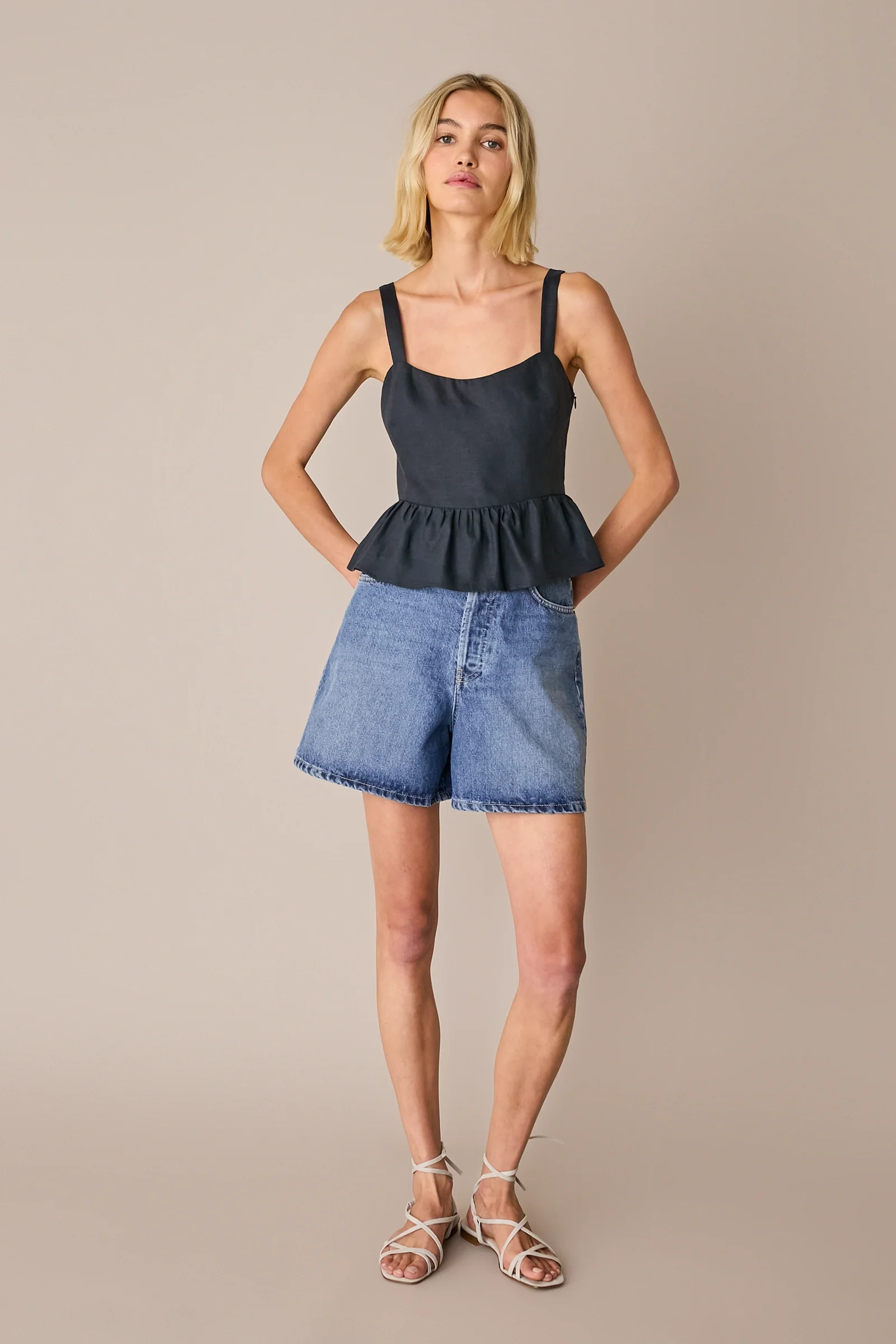Top in lino con balza - Image 4