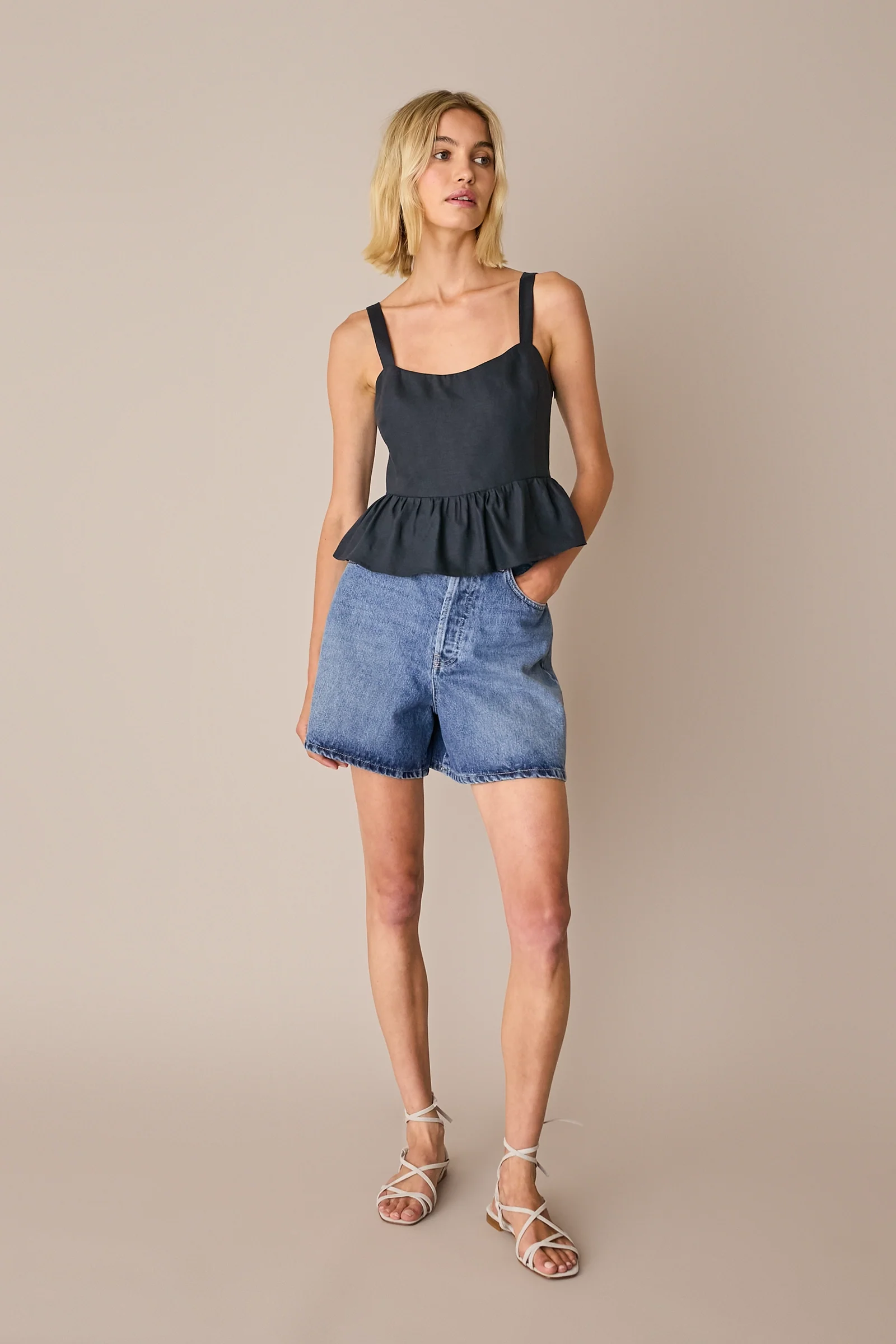 Top in lino con balza - Image 5
