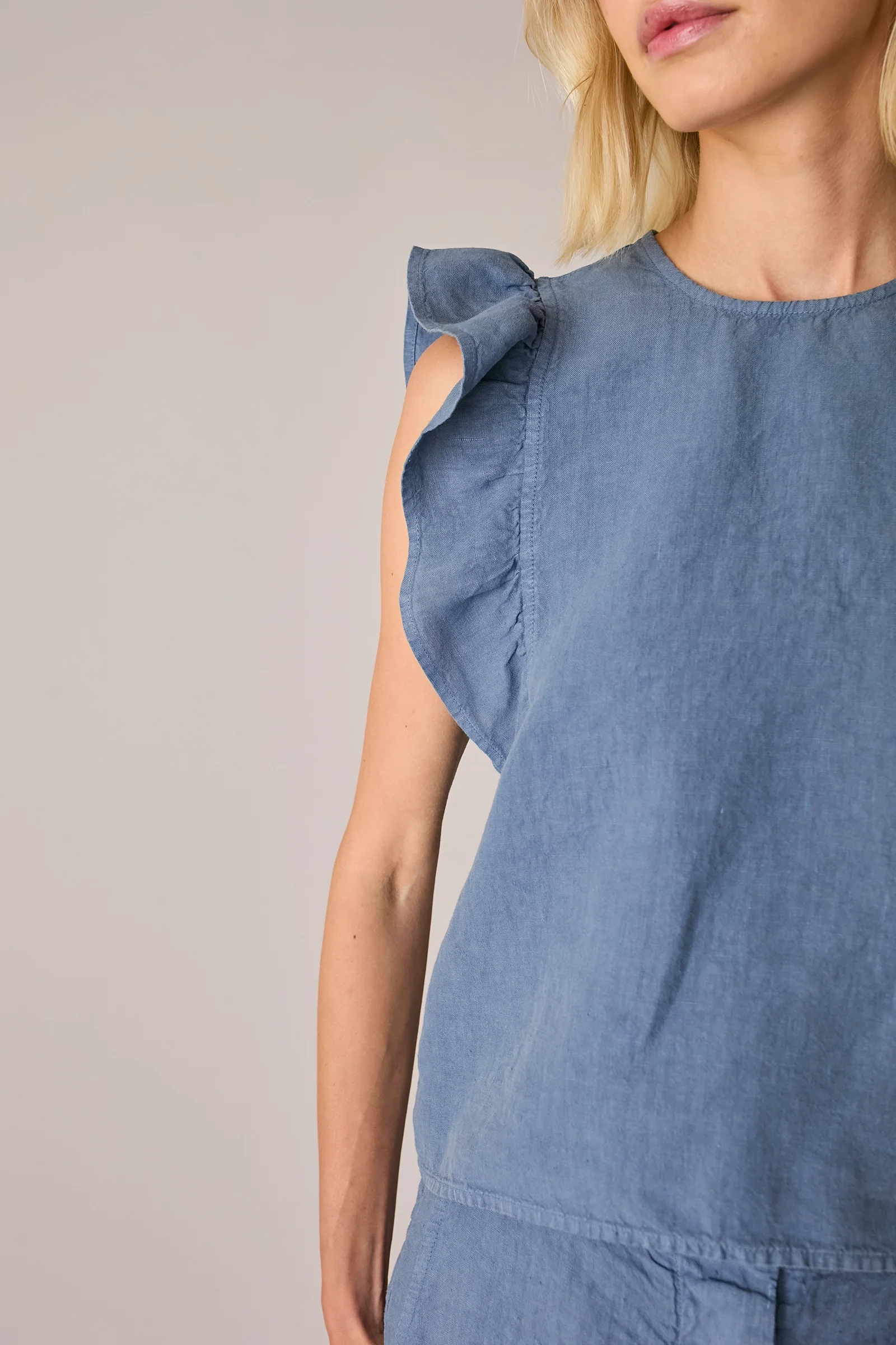 Top in lino con maniche ad aletta - Image 3