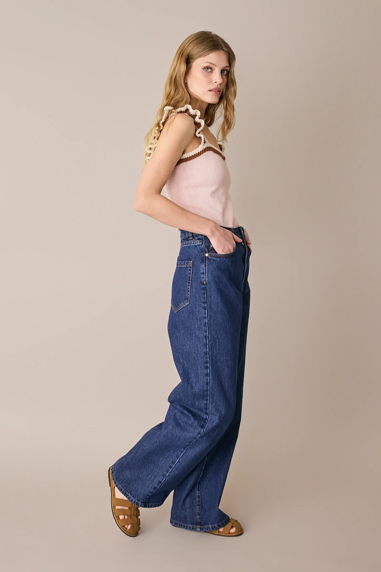 Top in maglia con volant - Image 2