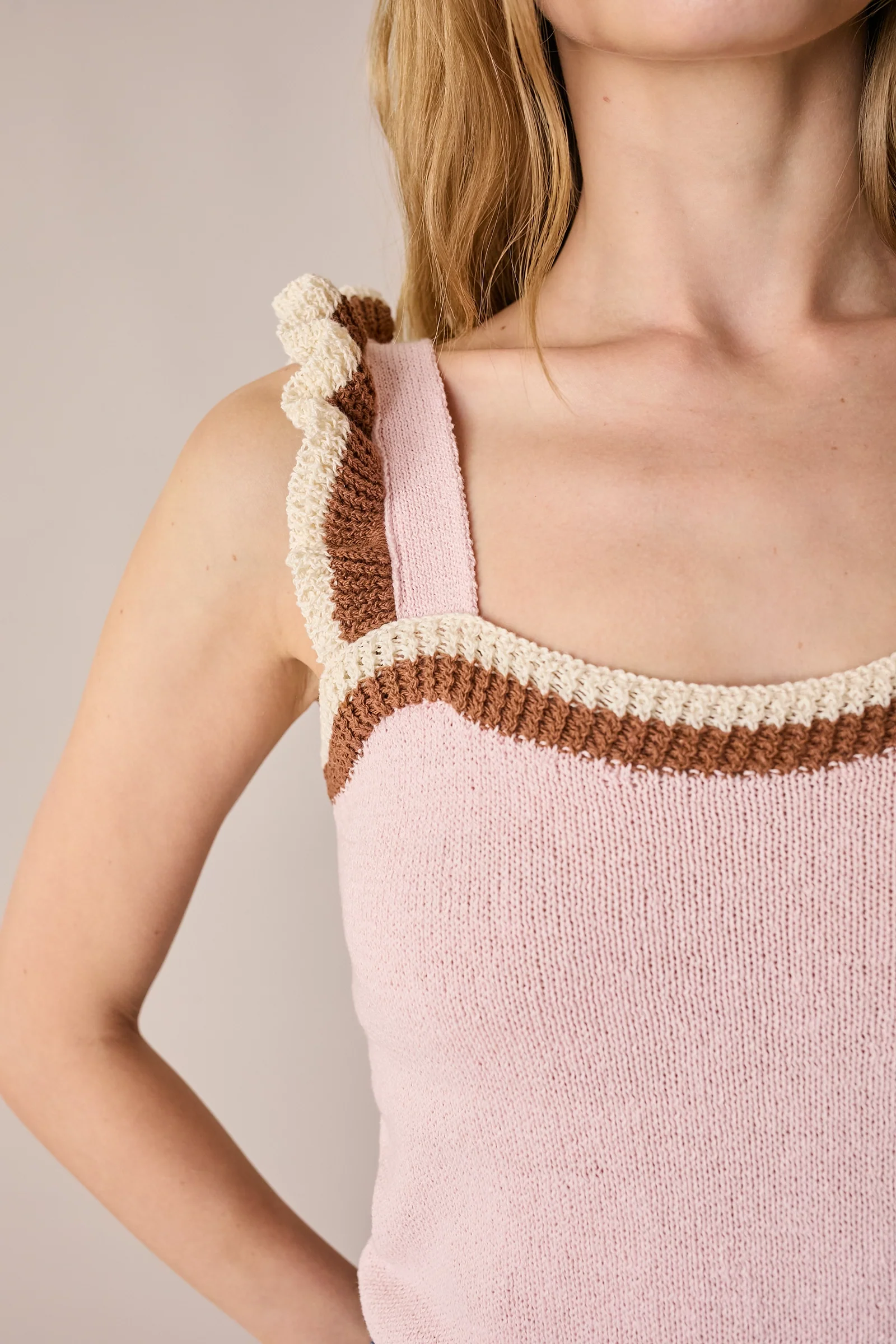 Top in maglia con volant - Image 4
